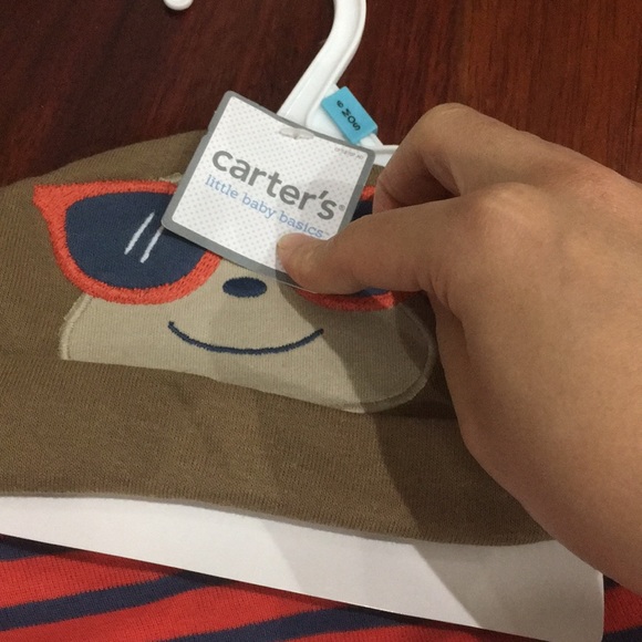 Matching set with pj and T-shirt and footed pants. - Picture 4 of 6